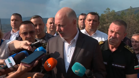 Желязков отчете "по-добра организация" в борбата с пожарите от миналата година