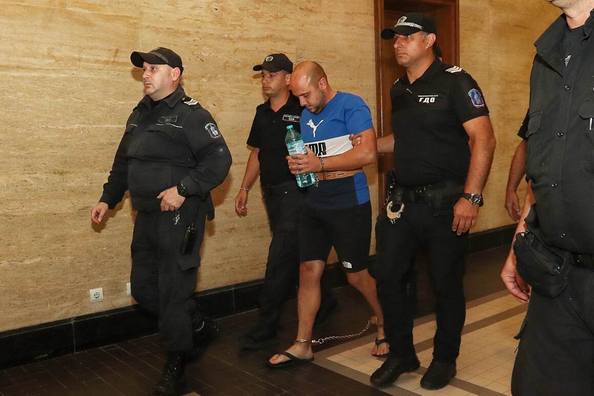 Подпалвачът от Велико Търново остава в ареста