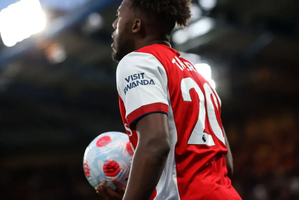 Какво може да ни каже една футболна фланелка за парите и геополитиката