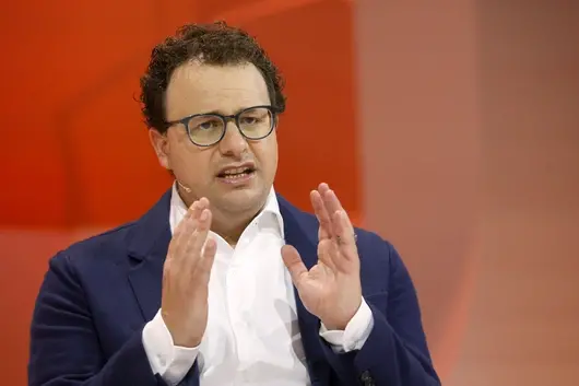 Anthropic обвини китайските AI-компании в координирана кражба