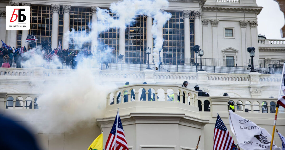 Белият дом започна нова вълна уволнения във ФБР и отстрани