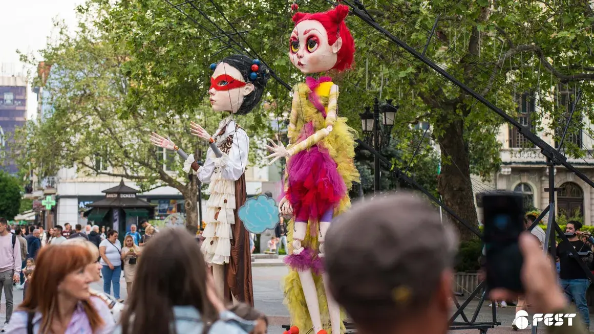 Големите марионетки на „Puppets Occupy Street“ дебютират в София на 6Fest