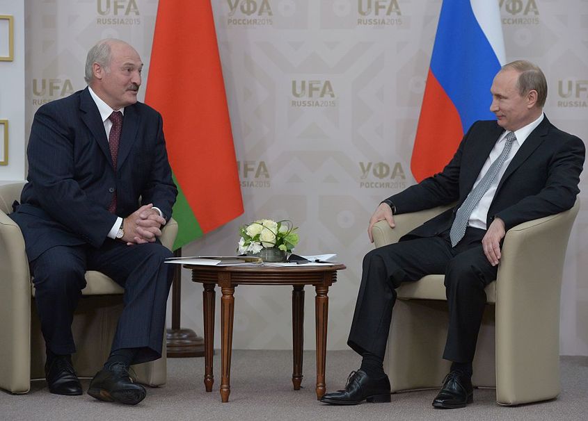 Путин обещал руската ваксина първо на Лукашенко