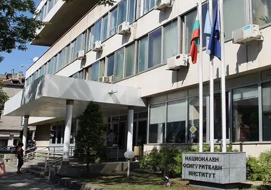 До два месеца платен отпуск и обезщетение за бащи с деца до 8 години
