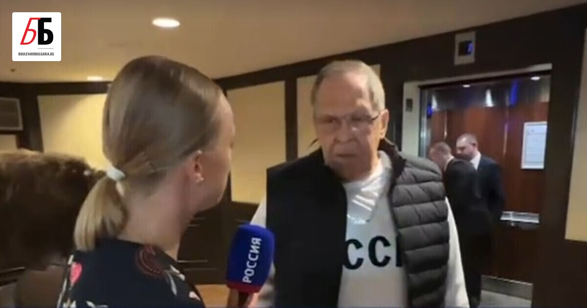 Руският външен министър Сергей Лавров пристигна в Аляска, облечен с