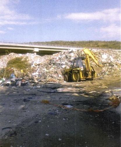 Отпадъците под АМ "Струма" стоят вече година, разчистването им започва през септември