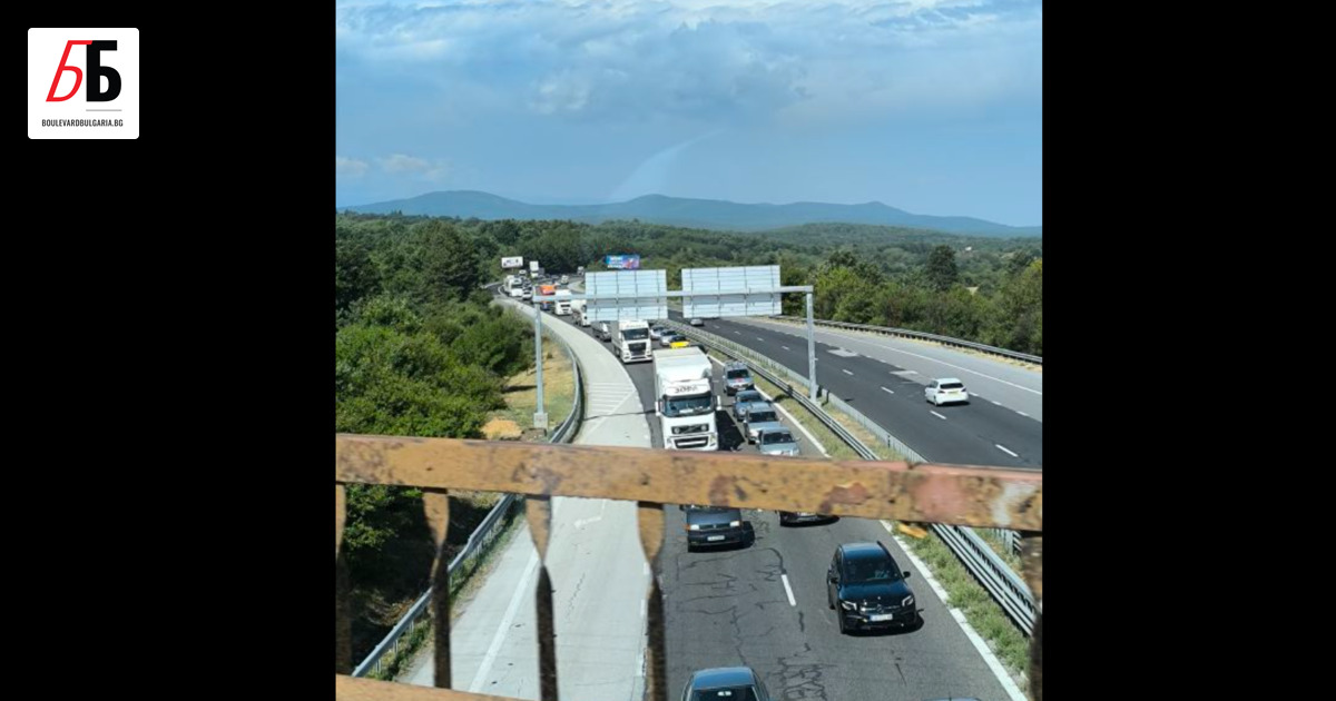 Километрично задръстване се е образувало на магистрала Тракия при Вакарел