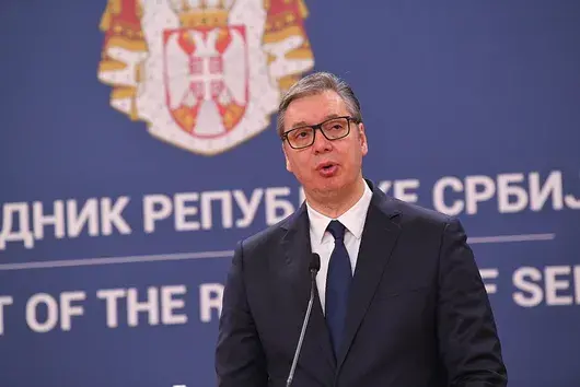 Вучич се зае с таван на надценки и лихви, докато протестите срещу властта му ескалират