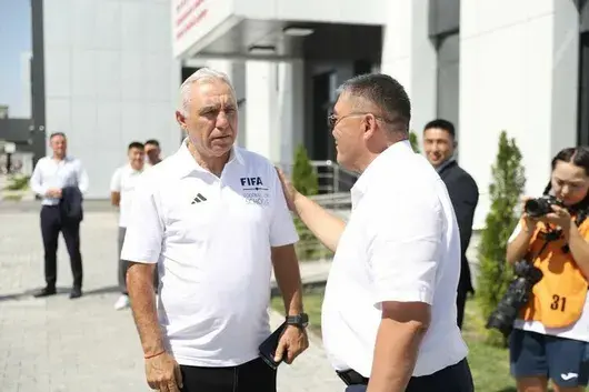 Христо Стоичков откри футболна академия в Киргизстан