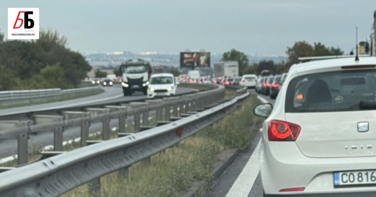 Километрично задръстване се е образувал около 5-ия километър на магистрала
