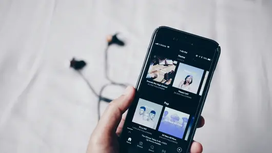 Spotify вече става и приложение за чат