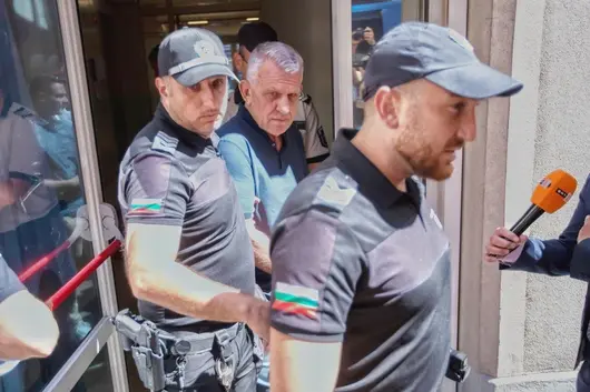 Обвиняемият по делото "Митници" Паскал беше отведен за първи разпит в Антикорупционната комисия