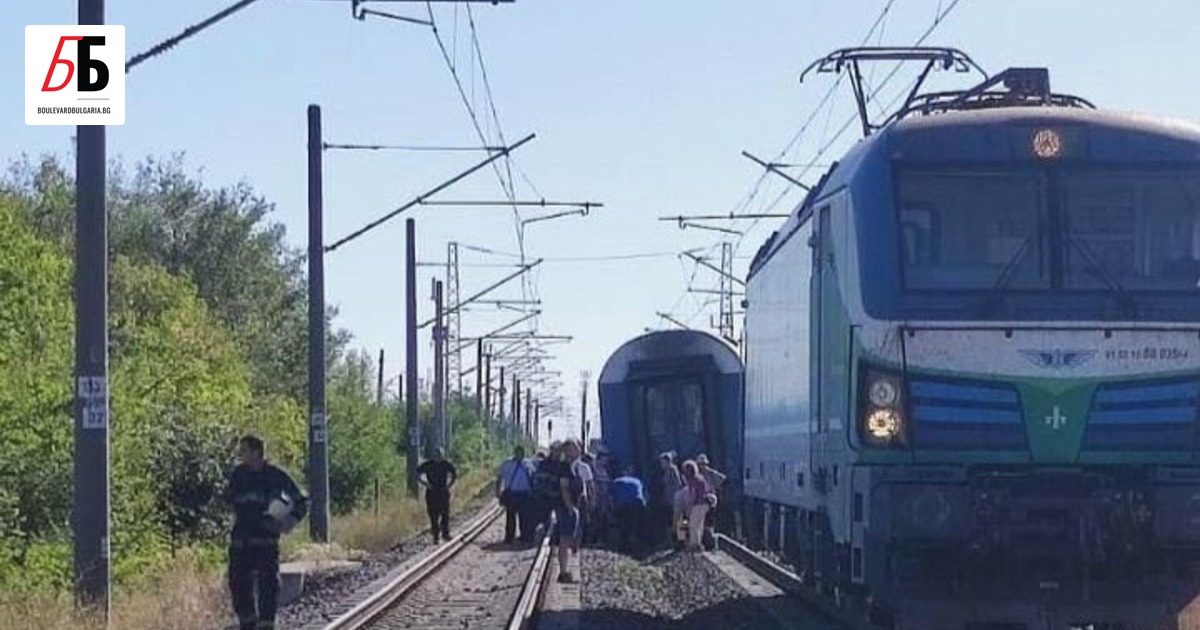 Вагон от бързия влак 8610 от Бургас за София е