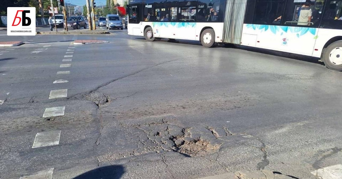 Обявеният само преди дни ремонт на кръстовището на бул. Сливница,