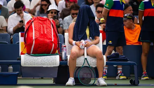 Тейлър Суифт, парашути, мъниста. На US Open никой вече не иска тенисистите да говорят за... тенис