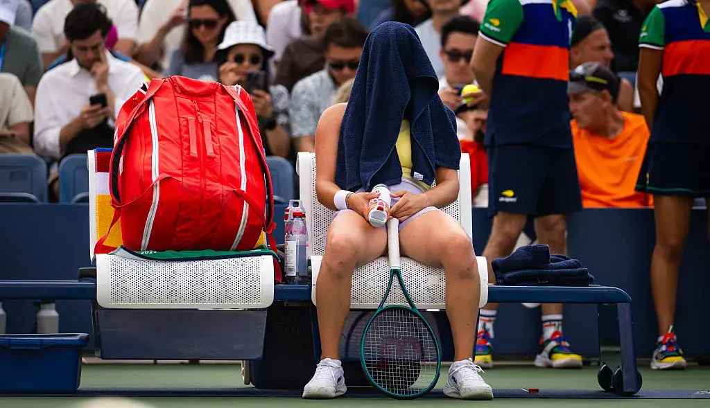 Тейлър Суифт, парашути, мъниста. На US Open никой вече не иска тенисистите да говорят за... тенис