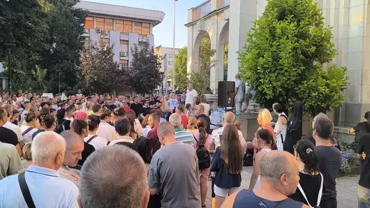 Граждани спряха движението по републиканския път край Плевен в знак на протест срещу безводието
