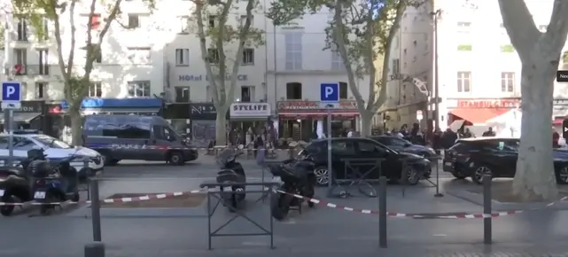 Полицията в Марсилия застреля нападател с нож в центъра на града
