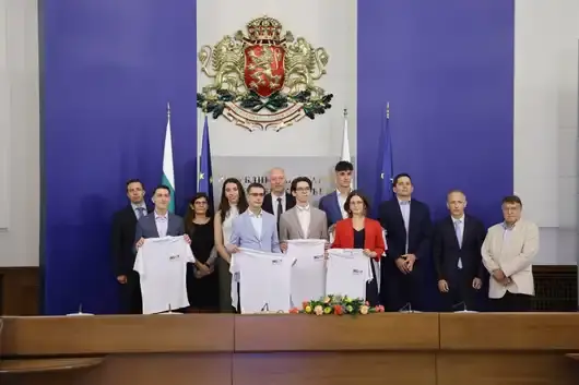 Медалисти от международни олимпиади остават в България като стипендианти на INSAIT