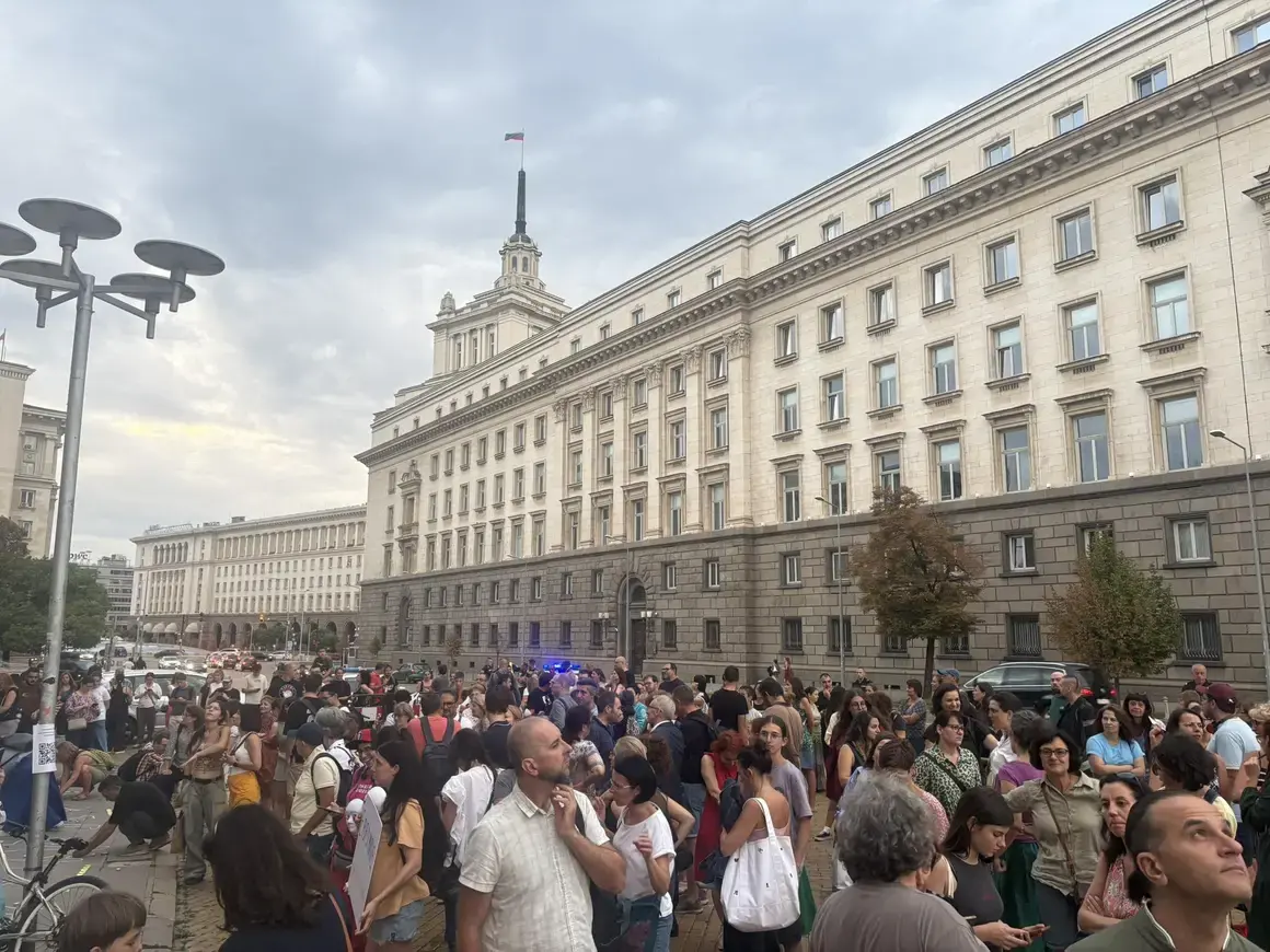 „Училището не е църква, нито джамия“ – нов протест срещу предмета „Добродетели и религии“
