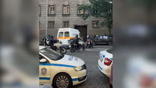 Полицай почина след като получи сърдечен арест по време на протеста пред парламента 
