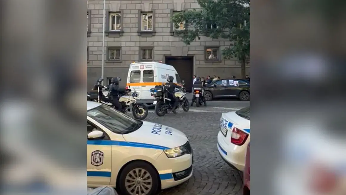 Полицай почина след сърдечен арест, докато пази парламента от протести