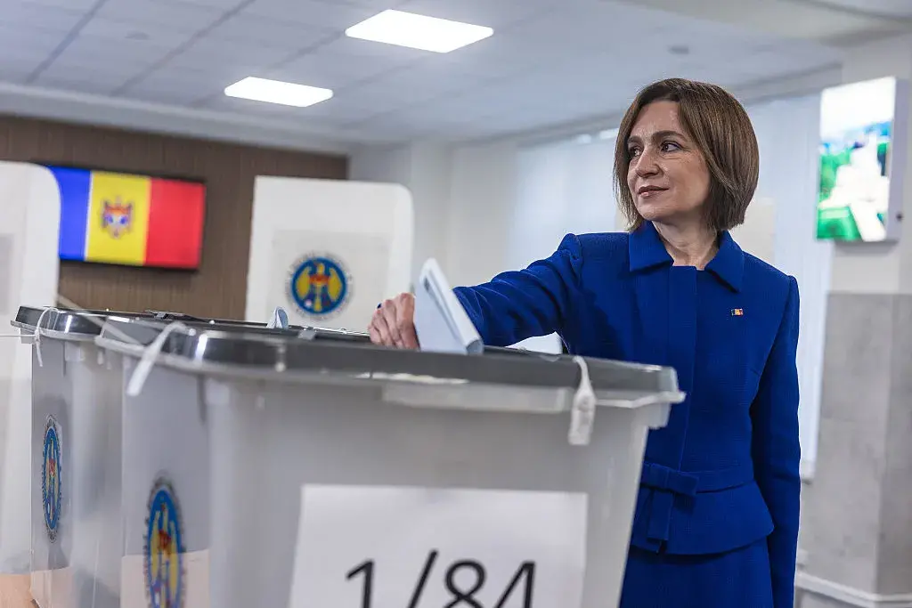 Проевропейската партия на Мая Санду води на изборите в Молдова