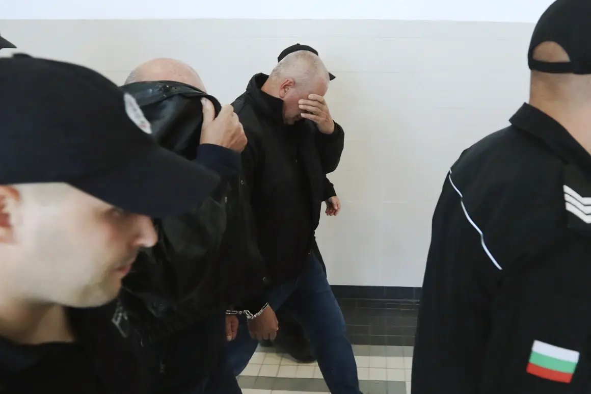Съдът остави в ареста инспекторите от ДАИ, взели подкуп от екипа на Роби Уилямс