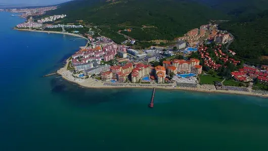 Кметът на Несебър прехвърли вината за бедствието в "Елените" на приватизаторите и държавата