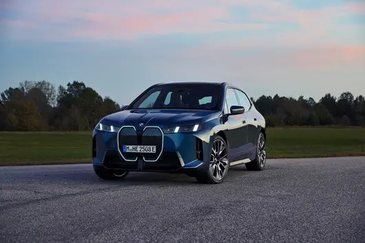 Новият iX3 – миналото и бъдещето си дават среща в Neue Klasse на BMW
