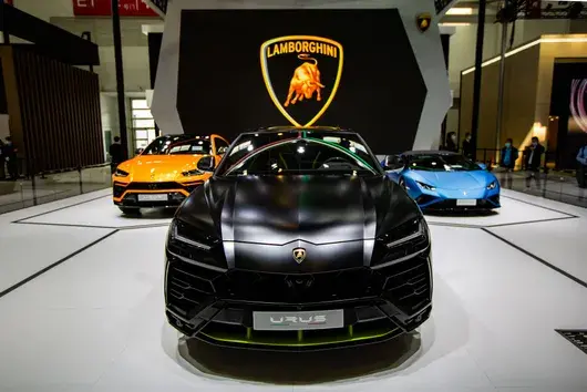 Lamborghini остава вярна на „звука и емоцията“ на двигателите с вътрешно горене