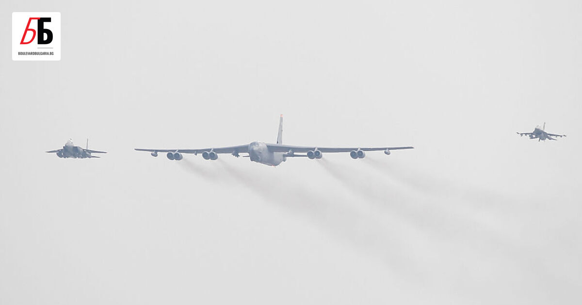 Руски далекобойни бомбардировачи Ту-22М3 са извършили планиран полет над неутрални