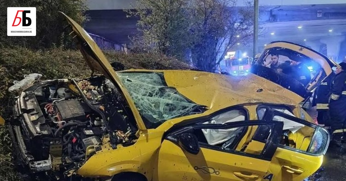 Трима души са пострадали при тежка катастрофа, станала в късните