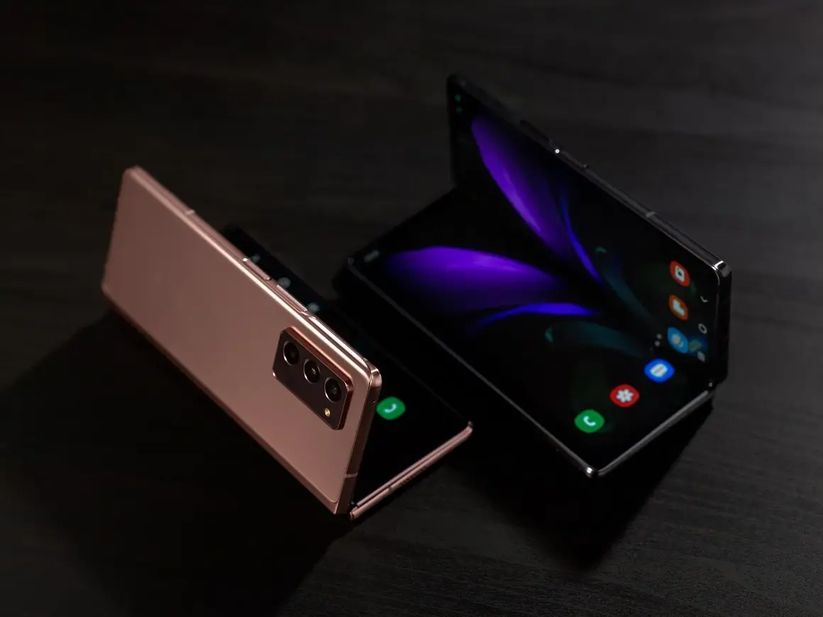 Samsung представи Galaxy Z Fold2 - телефонът, който променя формата на бъдещето