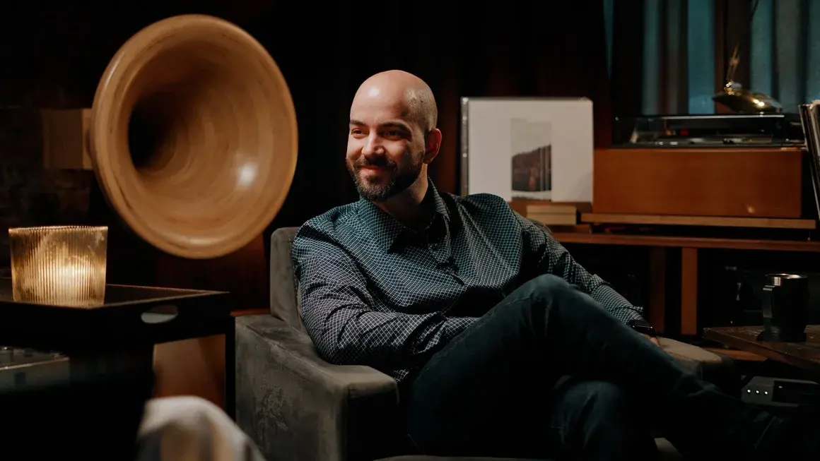 „Илюзия е, че повече избор води до по-лесно решение“ – психологът Мартин Колев за парадокса на съвременните връзки