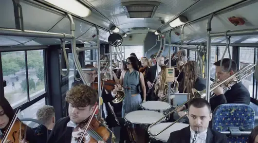 Berghain на Росалия с Бьорк и Лондонския симфоничен оркестър - песен, която трябва да се чуе