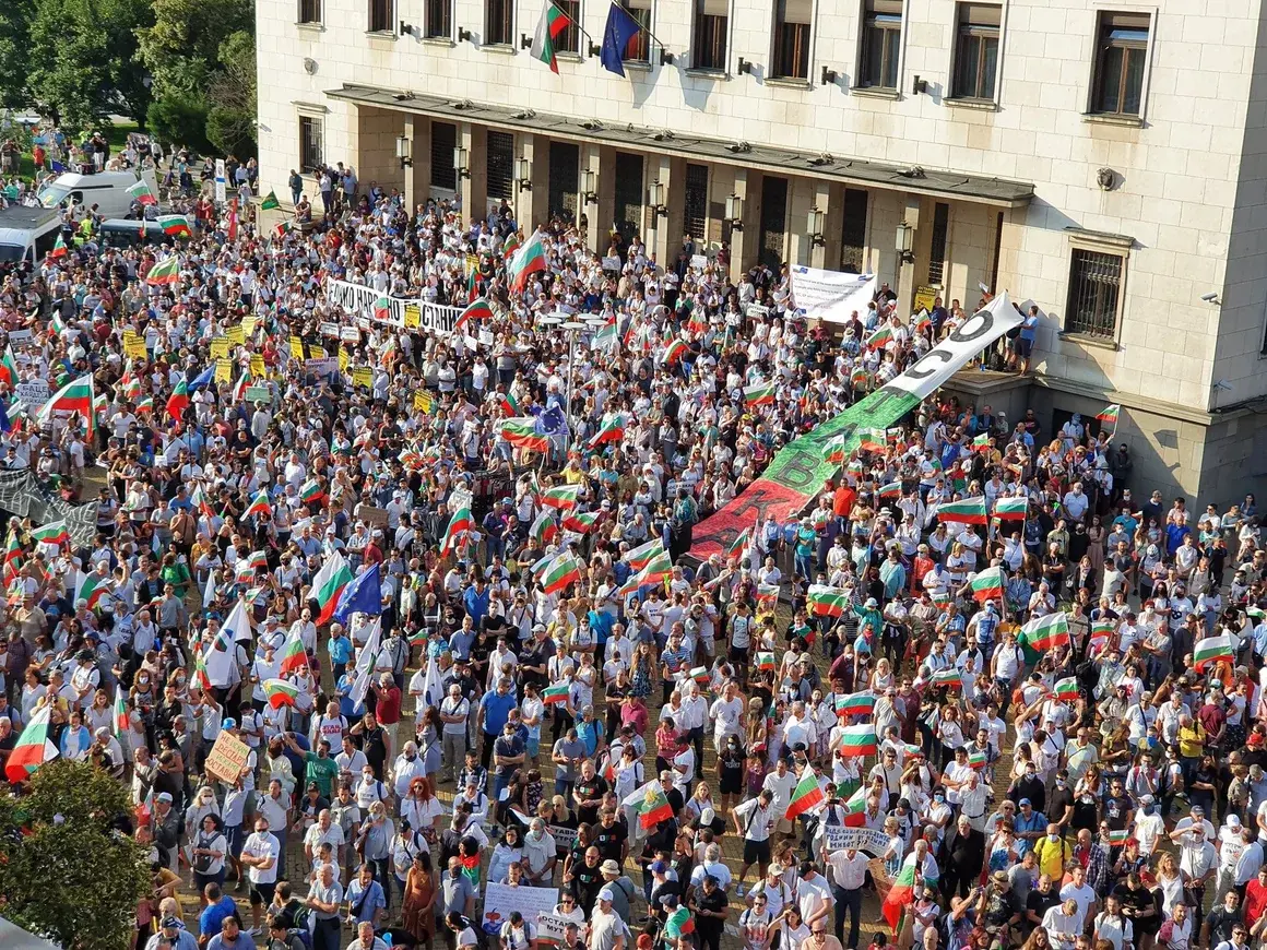 На живо: Десетки задържани при нова ескалация на протеста