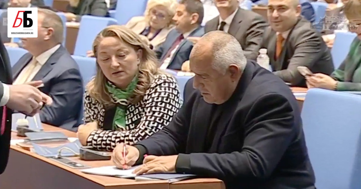 Бойко Борисов лично подписа искането на ПП-ДБ за оставка на