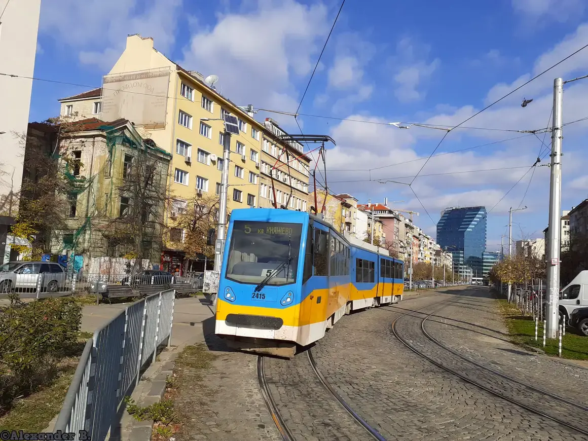 Катастрофа край „Руски паметник” спря трамваите в района