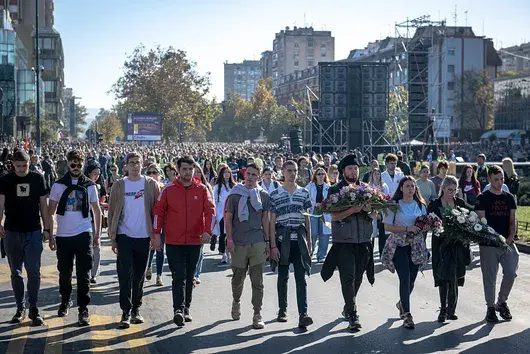 Десетки хиляди сърби поискаха справедливост година след трагедията в Нови Сад