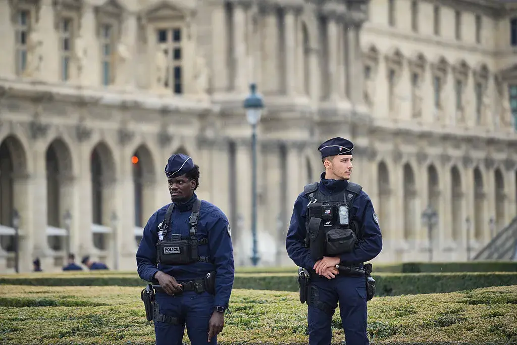 38-годишна жена е сред новите обвинени за обира на бижута от Лувъра