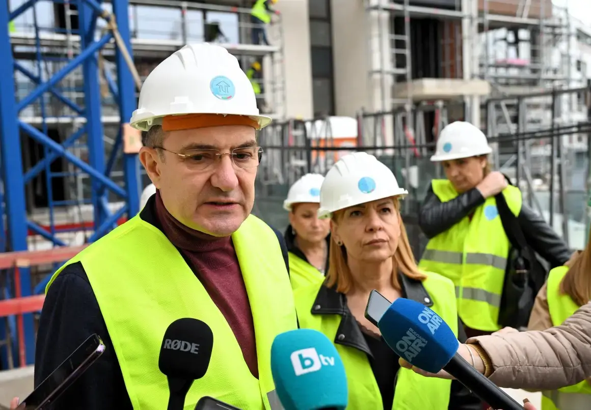 Три семейни автомобила на инспектор от Инспекцията по труда в Монтана са били запалени