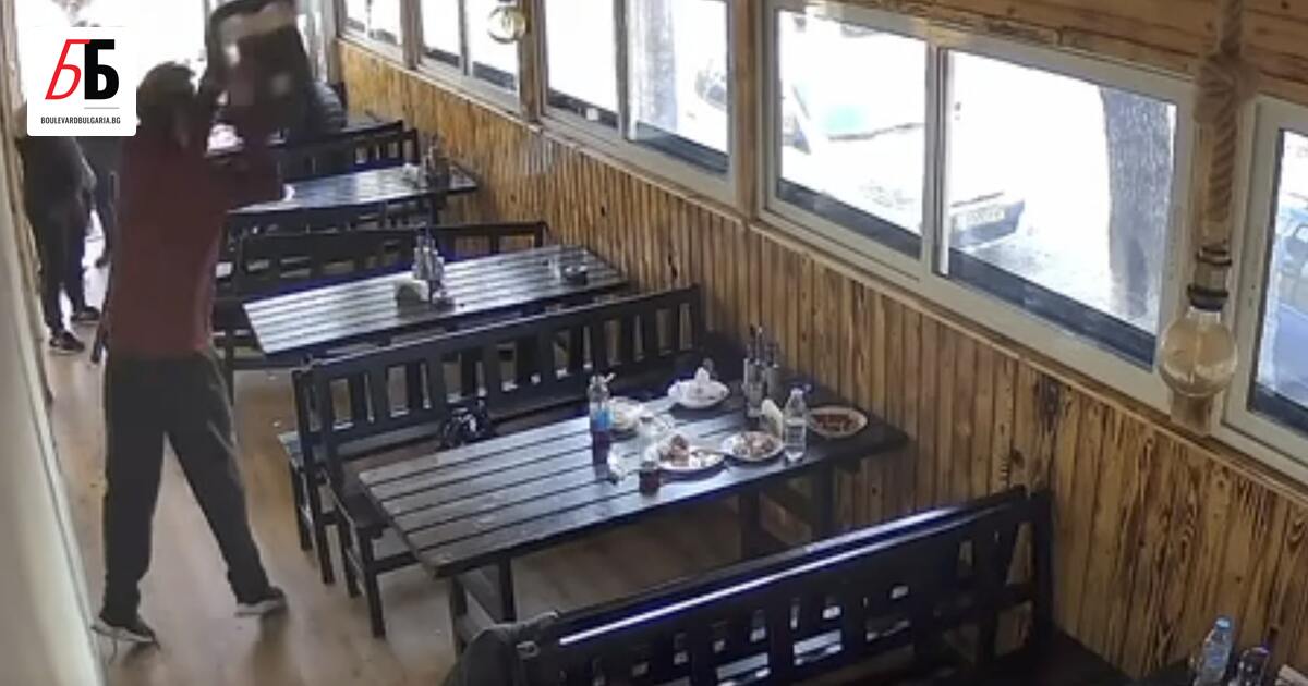 Психично болен мъж предизвика паника сред посетителите на ресторант в
