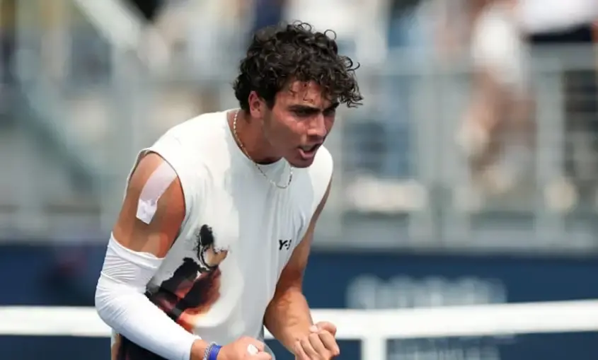 Иван Иванов .