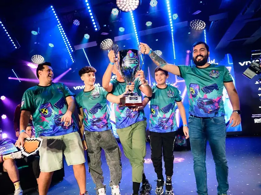 реплика на крепостта Царевец в Minecraft оживя на финала на Vivacom GAME ON 2025