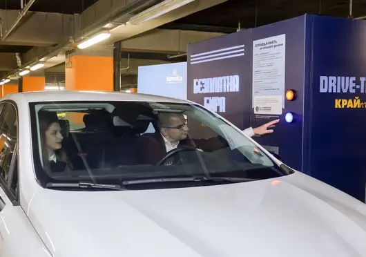 Инсталация за безплатна безалкохолна бира в София повдига темата за отговорно шофиране 