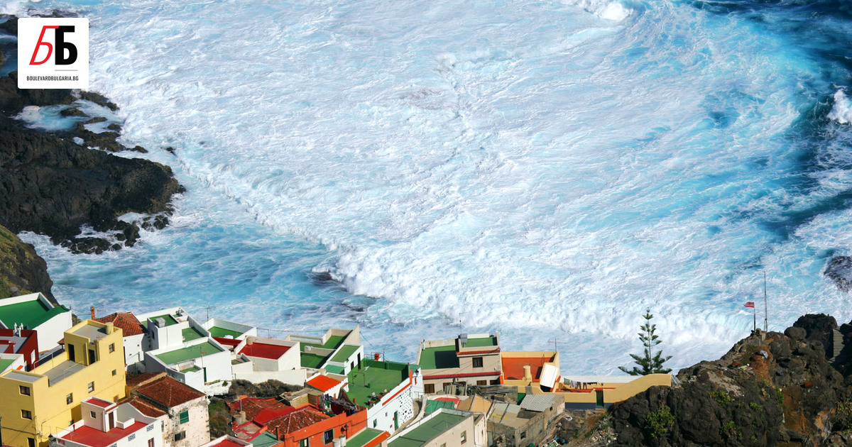 Трима души са загинали, а 15 са пострадали след като