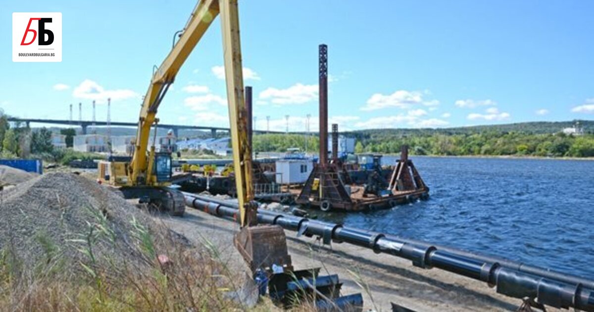 Авария на временния тръбопровод под Варненското езеро доведе до изтичане