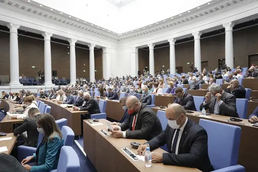 Парламентът отказа директни преговори с Русия за ваксината Спутник V
