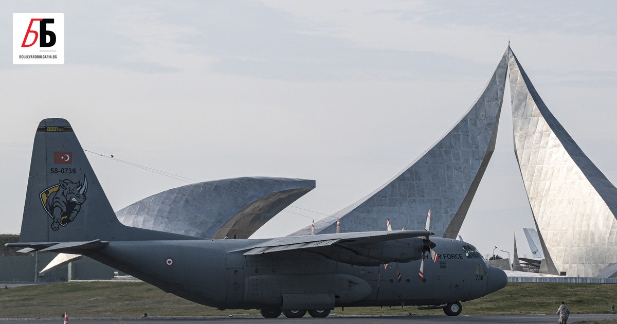 Турски военен самолет за транспорт на товари C-130 се е
